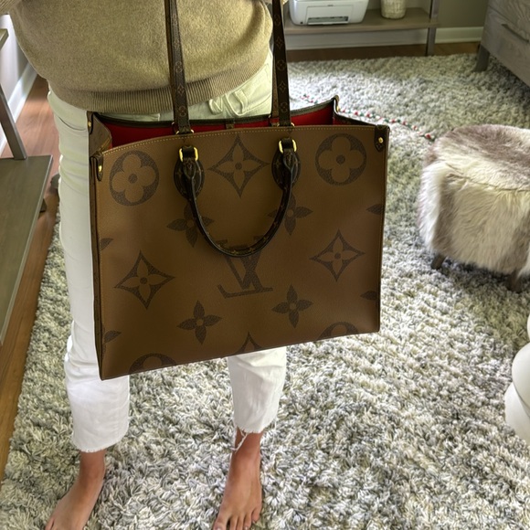 Louis Vuitton OnTheGo Reverse Monogram Tote - Picture 14 of 15
